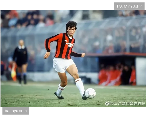 马尔蒂尼防守艺术启示录：解析后卫站位战术的智慧演进