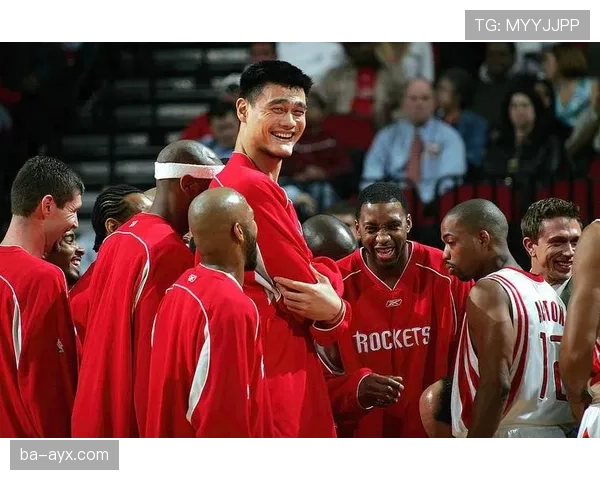 姚明篮下统治力显著，挡拆配合助火箭攻防转换提速