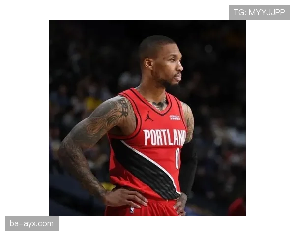 达米安·利拉德赛前换三套行头走T台似的，我这月薪买他一件都尴尬