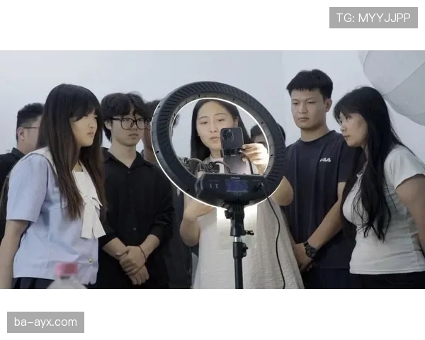 萨卡的进攻手段：内切与传中如何协同发力